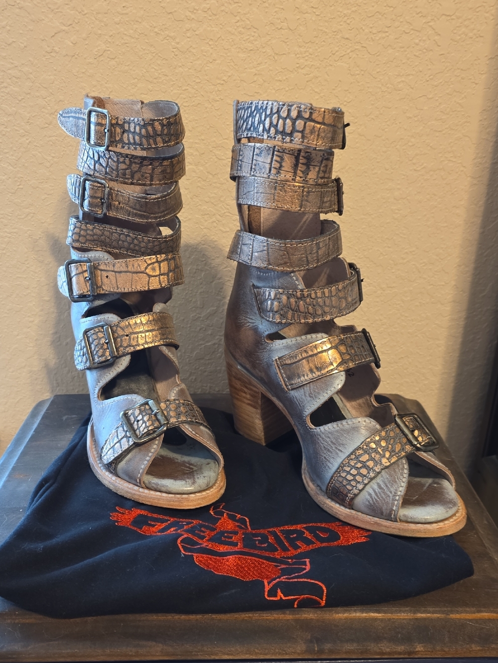 Freebird Bond Size 8 Strappy Metallic Sandle - Never Worn